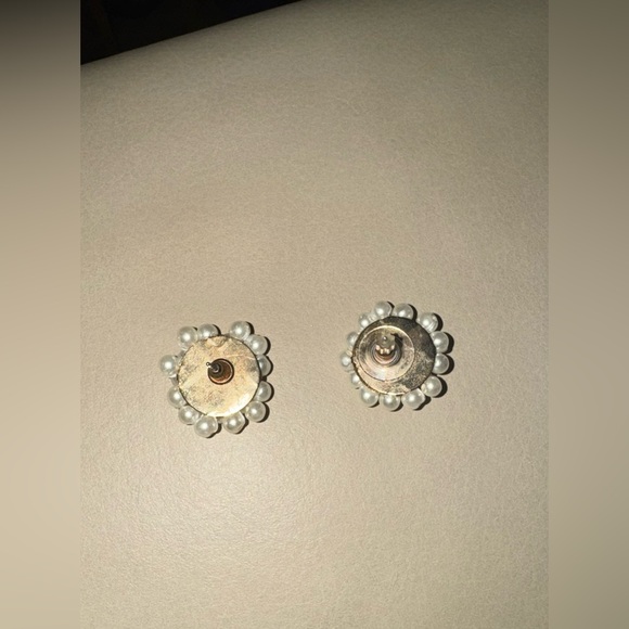 ⚪ Pearl Cluster Earrings - Picture 6 of 7